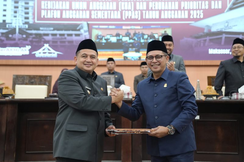 Wali Kota Makassar,  Munafri Arifuddin (kiri) bersama Ketua DPRD Makassar, Supratman (kanan).