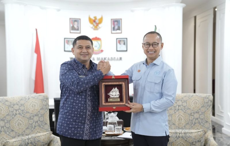 Wali Kota Makassar,  Munafri Arifuddin (kiri) bersama Wakil Ketua MPR RI, Eddy Soeparno (kanan), melakukan pertemuan di Kantor Balaikota,  Kamis, (28/8/2025).