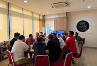 Panitia Mubes IKA Unhas melakukan rapat koordinasi di Sekretariat IKA Unhas lantai III AAS Building, Sabtu (18/4/2026) sore.