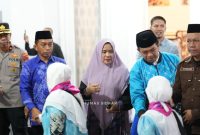 Bupati Sidrap, Syaharuddin Alrif didampingi Wakil Bupati Sidrap Nurkanaah, melepas Jemaah Calon Haji di Rujab Bupati,  Senin, (20/4/2026). (Foto: Humas Pemkab Sidrap)