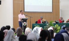Beri Kuliah Umum di Unhas, Mentan Amran Langsung Cabut Izin Distributor Pupuk Nakal