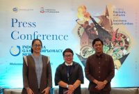 Direktur Diplomasi Publik Kemlu RI, Ani Nigeriawati (tengah), 
Asisten III Pemerintah Kota Makassar sekaligus Koordinator Pelaksanaan IGS 2026, Firman Hamid Pagarra  (ujung kanan) dan Andi Widya Syadzwina (ujung kairi).