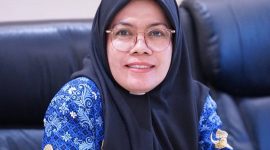 Camat Ujung Pandang, Nanin Sudiar. 