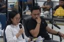 Rezqila penerima bantuan beasiswa program doktoral dari Pemkab Gowa, memberikan keterangan di Sidang Pansus Hak Angket DPRD Gowa.