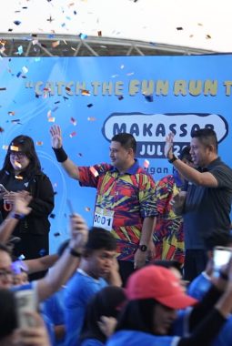 Lepas Peserta Indomaret Fun Run 2026, Wali Kota Munafri  Dorong Gaya Hidup Sehat di Makassar