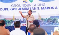 Penjelasan Gubernur Sudirman Soal Jalan Rusak Ditanam Pohon