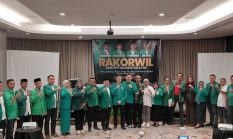 Ilham Ari Fauzi Serahkan SK 14 DPC PPP Sulsel, Delapan Daerah Masih Ditahan
