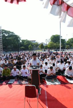 Kemarau Panjang, Wali Kota Makassar Bersama Warga Salat Istisqa di Al-Markaz