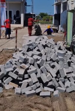 Respons Aduan Lontara+, Dinas PU Makassar Pasang Paving Blok di Lorong Melon