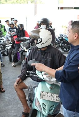 Munafri Turun Pantau Antrean BBM, Keluhan Warga Didengar, Pertamina dan Bos SPBU Diminta Bergerak Cepat