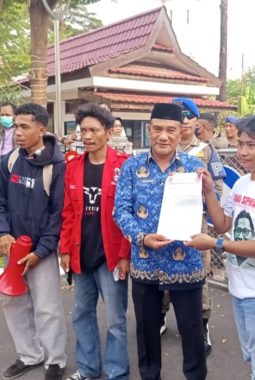 Tindak Lanjuti Demo GMNI Soal Geng Motor – Kriminalitas Anak, Plt Sekban Kesbangpol Makassar Akan Teruskan ke Wali Kota